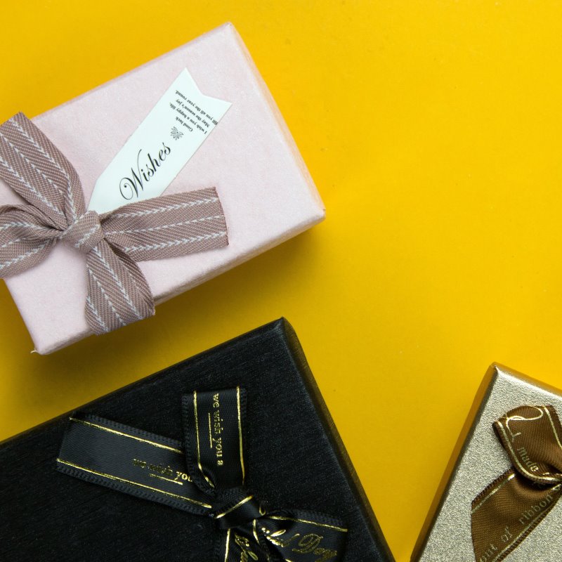 Seasonal Perfume Packaging Designs That Elevate Every Holiday Gift.jpg
